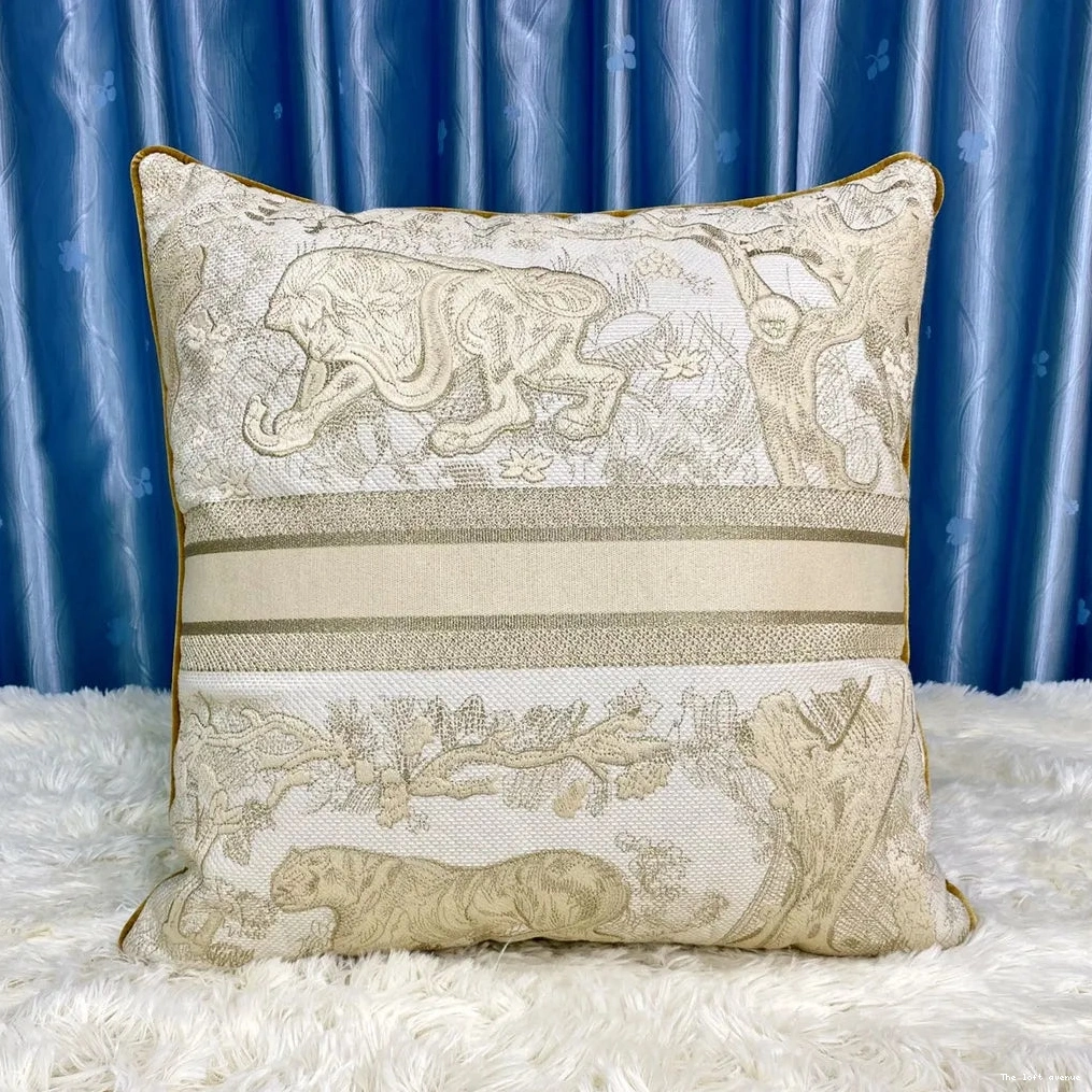 PILLOW THROW 3.0 CHRISTIAN 0517